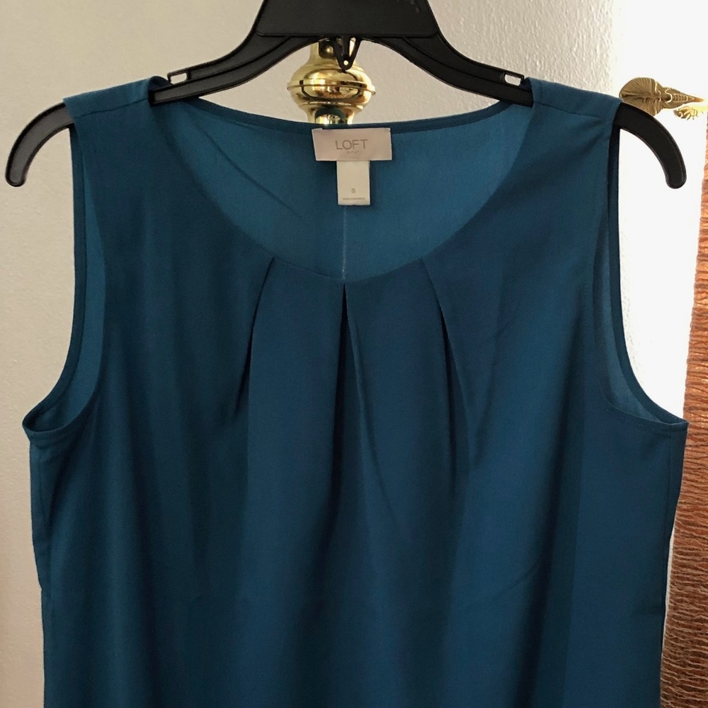 ✔ LOFT Teal Sleeveless Blouse